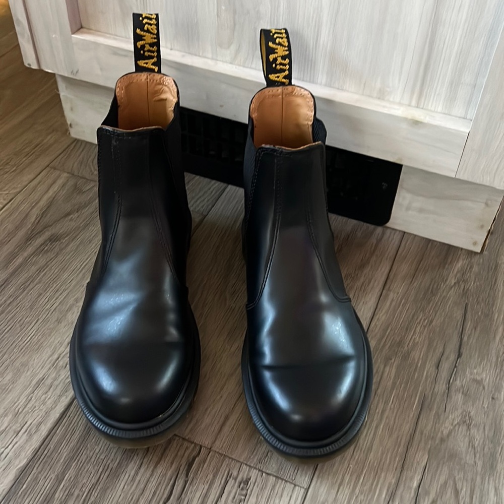 DR MARTENS 2976 SMOOTH LEATHER CHELSEA BOOTS